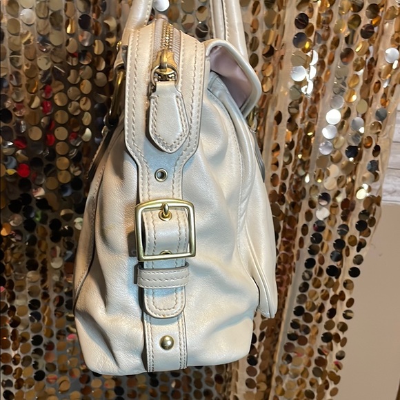 EUC Coach white metallic shimmer Leather Handbag - Picture 5 of 10